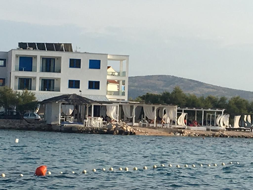 Apartments & Rooms Shark Žaborić Exteriér fotografie